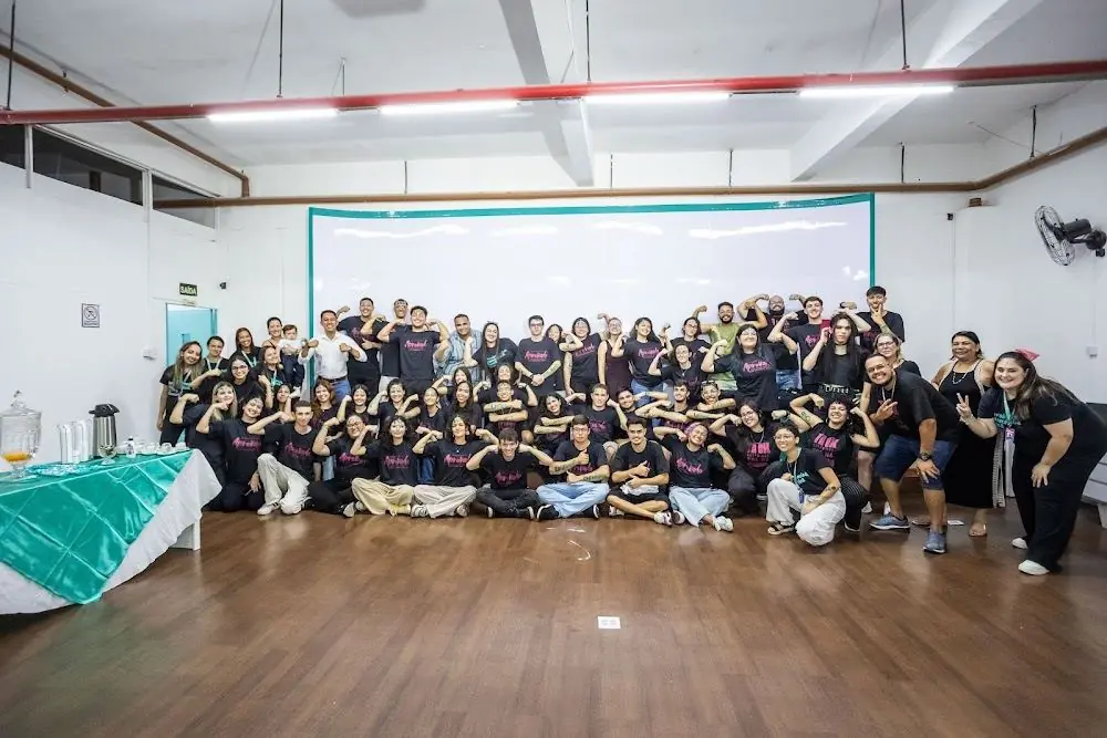 Turma de aprovados reunida na sala da Ohmori