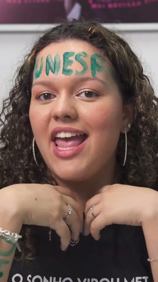Lorena, com Unesp escrito na testa